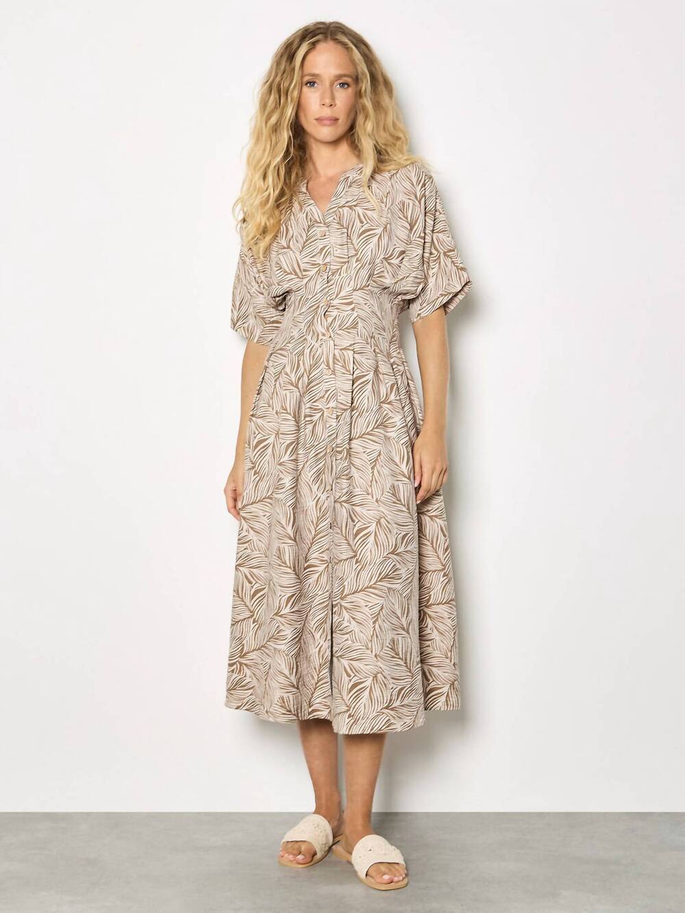 NEW APRICOT fernwood button down dress in stone